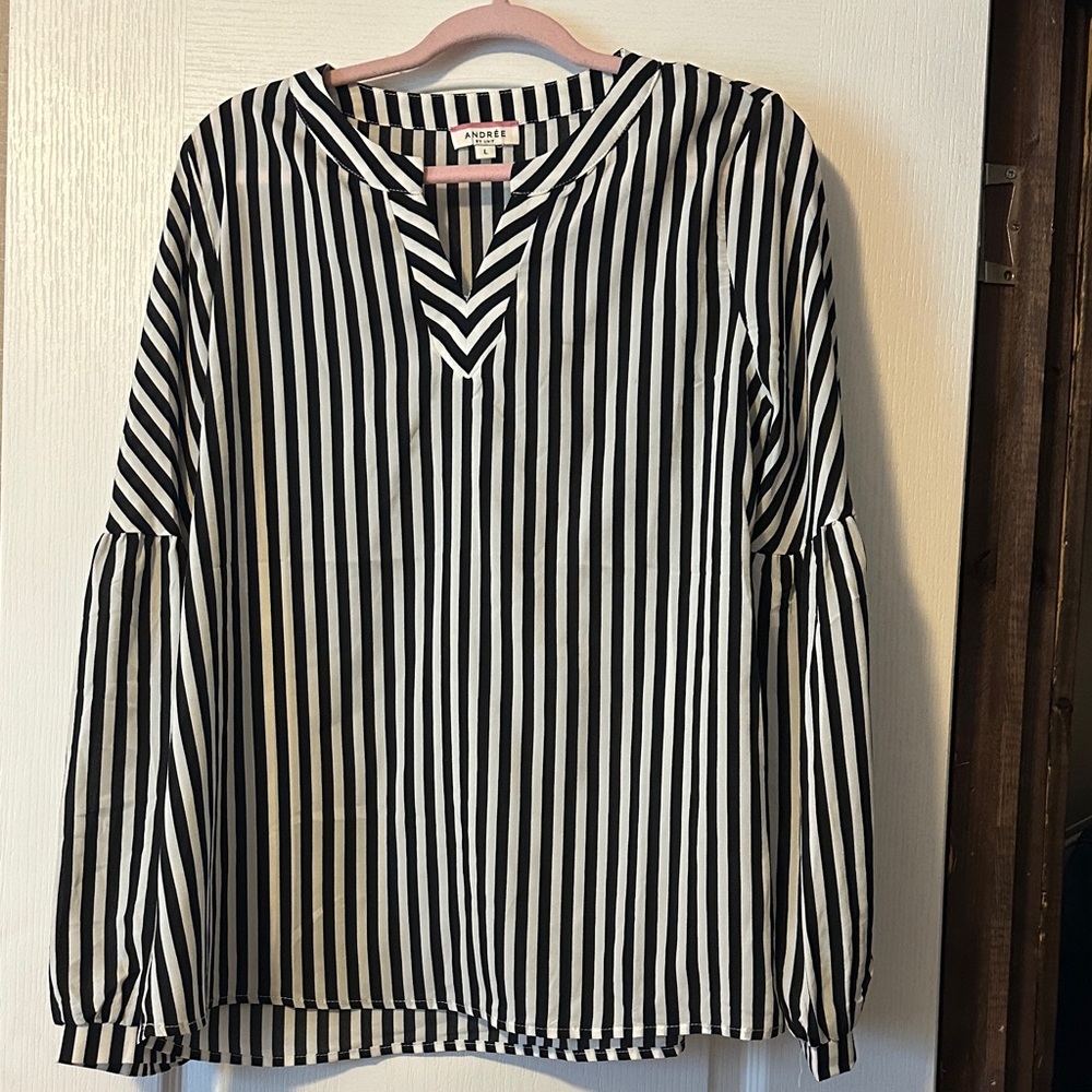 ANDREE BY UNIT Monochrome Striped Top